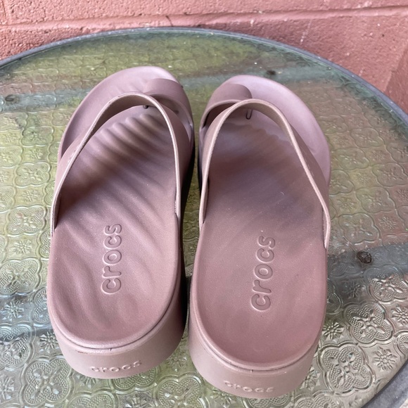 New Crocs Getaway Toe Loop Waterproof Platform Sandals Size 9 - Picture 9 of 10